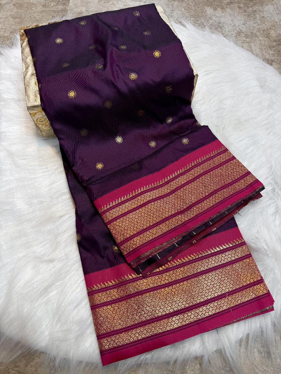 Traditional Maharani Paithani image 9