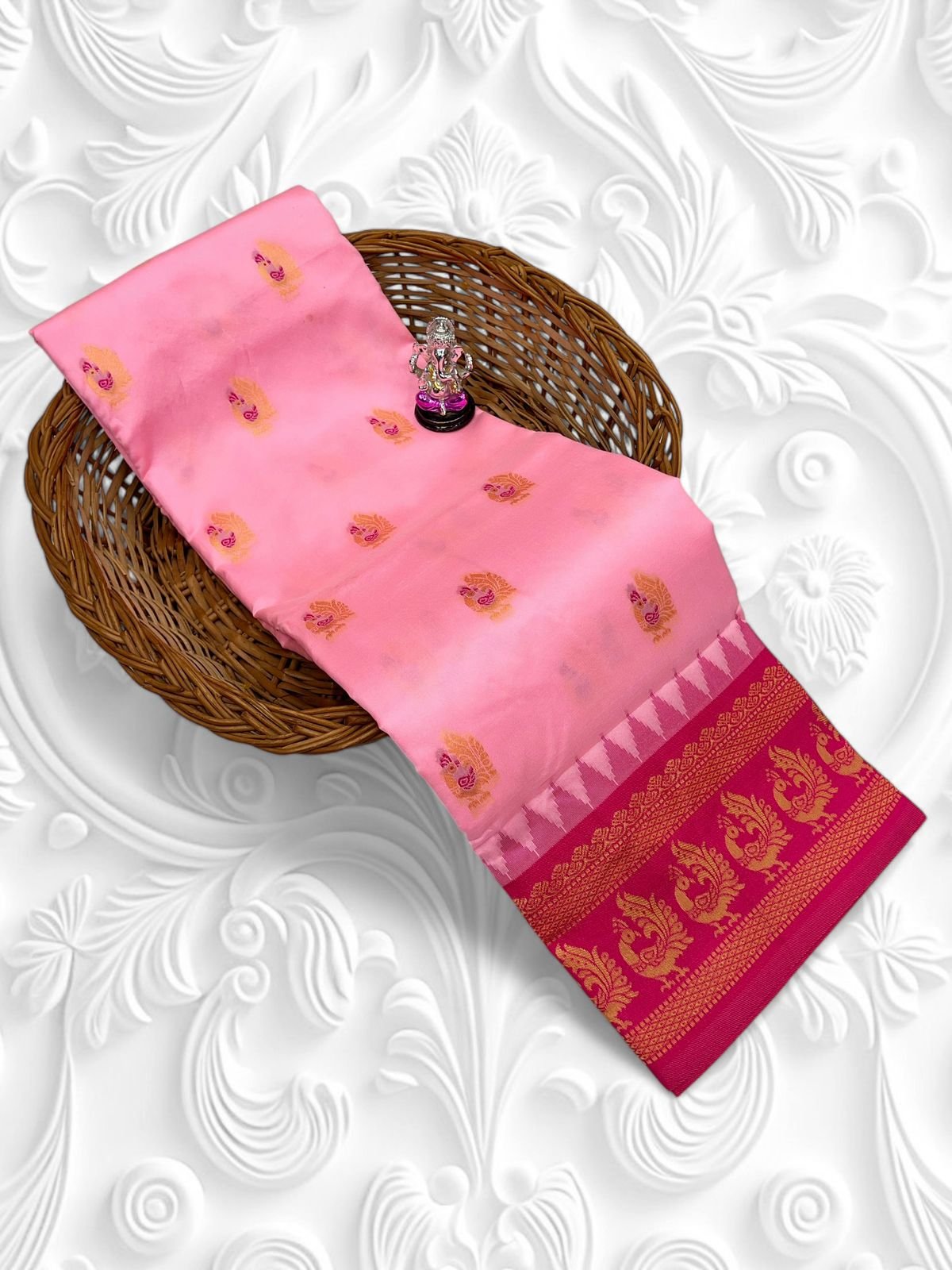 Shreyaa Gadwaal Paithani image 2